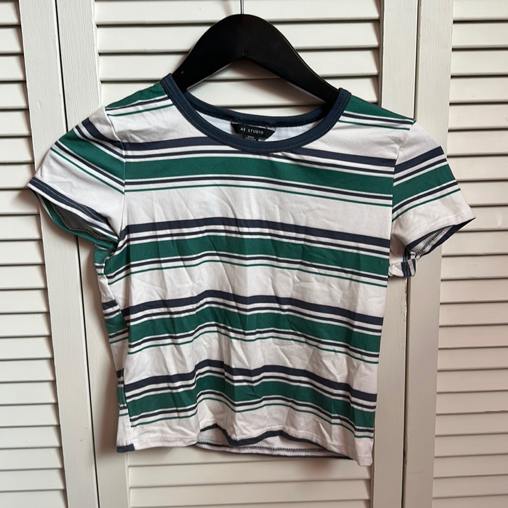small crop white w/ blue and green strips american eagle t-shirt